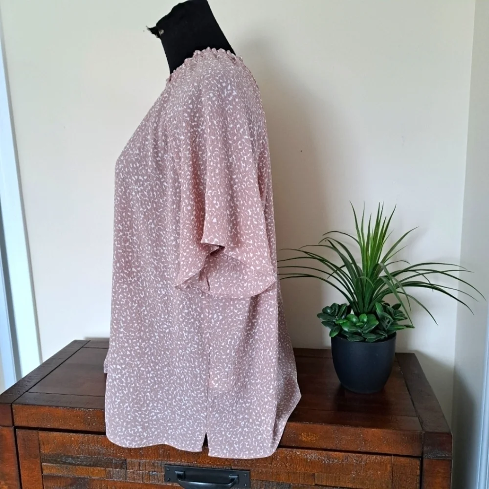 Reitmans Short Sleeve Blouse XL Dusty Pink and White Print Gathered Crew Neck - Picture 3 of 15